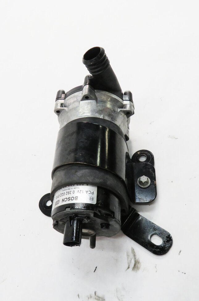 Thumbnail 3: 2013 MERCEDES GL450 (X166) 4.6L M278 TWIN TURBO ENGINE - AUXILIARY WATER PUMP