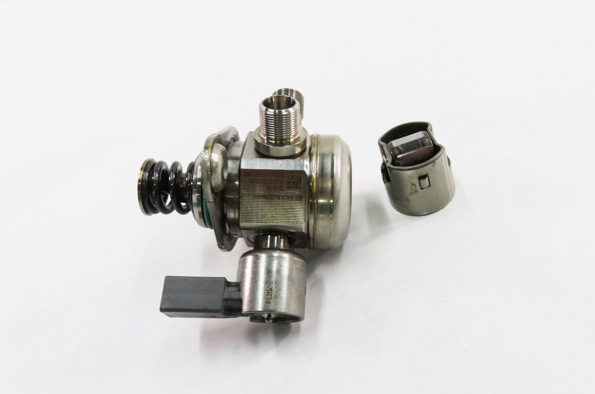Thumbnail 2: 2011-2020 MERCEDES E500 E550 S600 SL450 SL550 GL550 - LEFT MECHANICAL FUEL PUMP