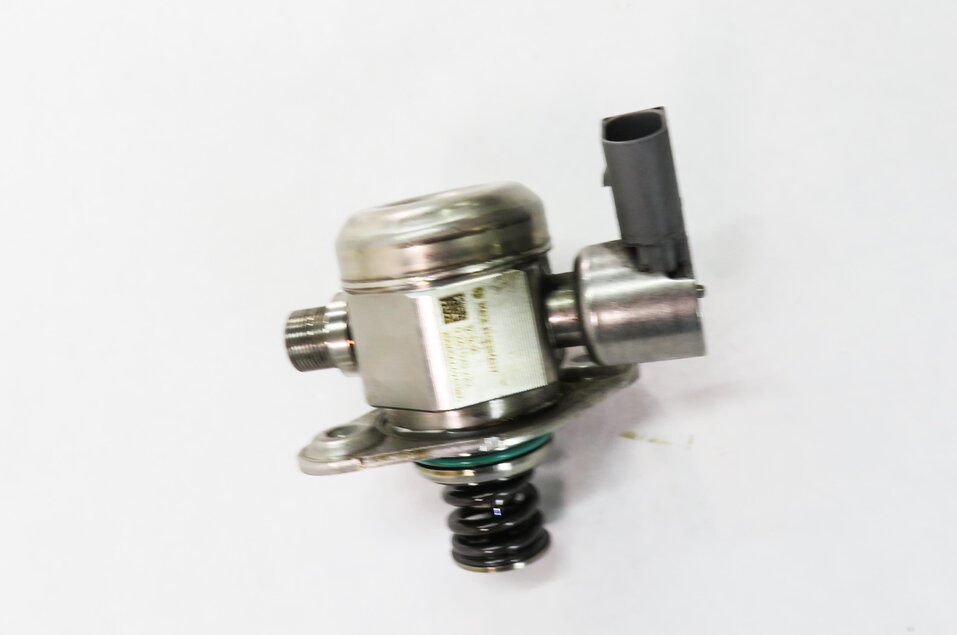 Thumbnail 4: 2011-2020 MERCEDES E500 E550 S600 SL450 SL550 GL550 - RIGHT MECHANICAL FUEL PUMP