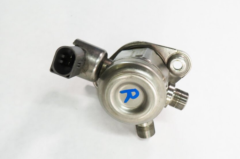 Thumbnail 5: 2011-2020 MERCEDES E500 E550 S600 SL450 SL550 GL550 - RIGHT MECHANICAL FUEL PUMP