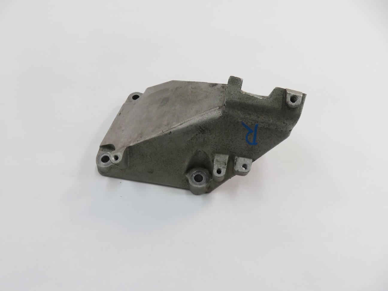 Thumbnail 2: 2013 MERCEDES GL450 (X166) 4.6L M278 ENGINE - RIGHT MOTOR MOUNT BRACKET