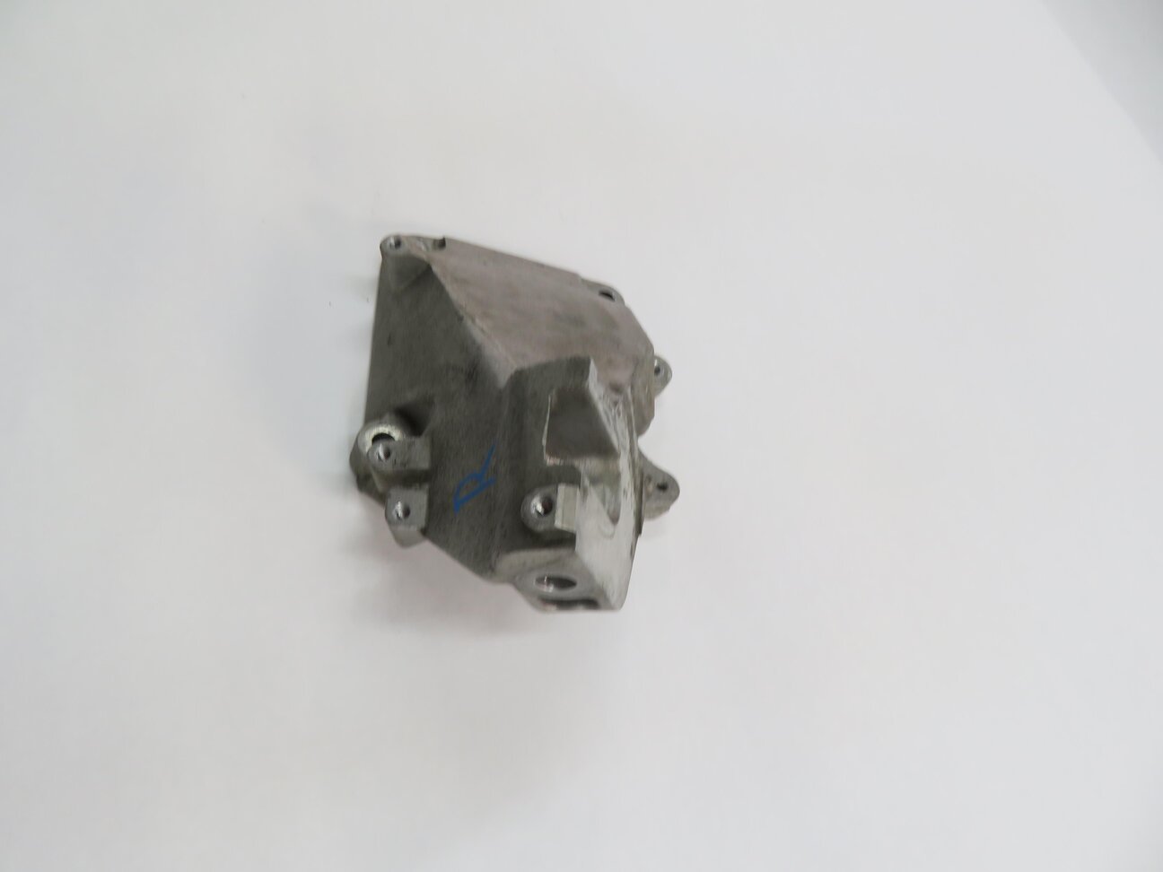 Thumbnail 3: 2013 MERCEDES GL450 (X166) 4.6L M278 ENGINE - RIGHT MOTOR MOUNT BRACKET