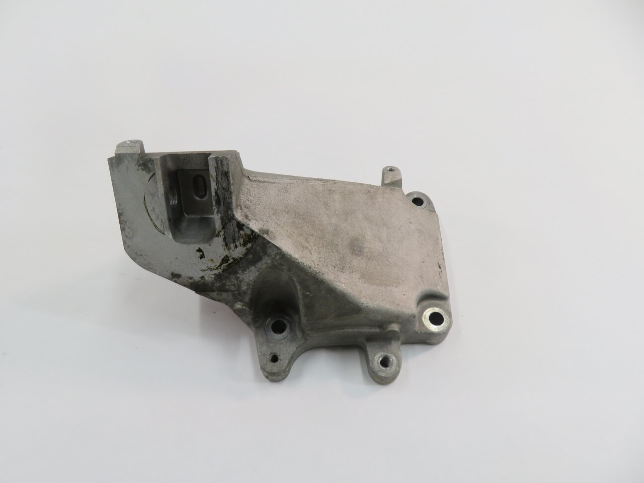 Thumbnail 5: 2013 MERCEDES GL450 (X166) 4.6L M278 ENGINE - RIGHT MOTOR MOUNT BRACKET