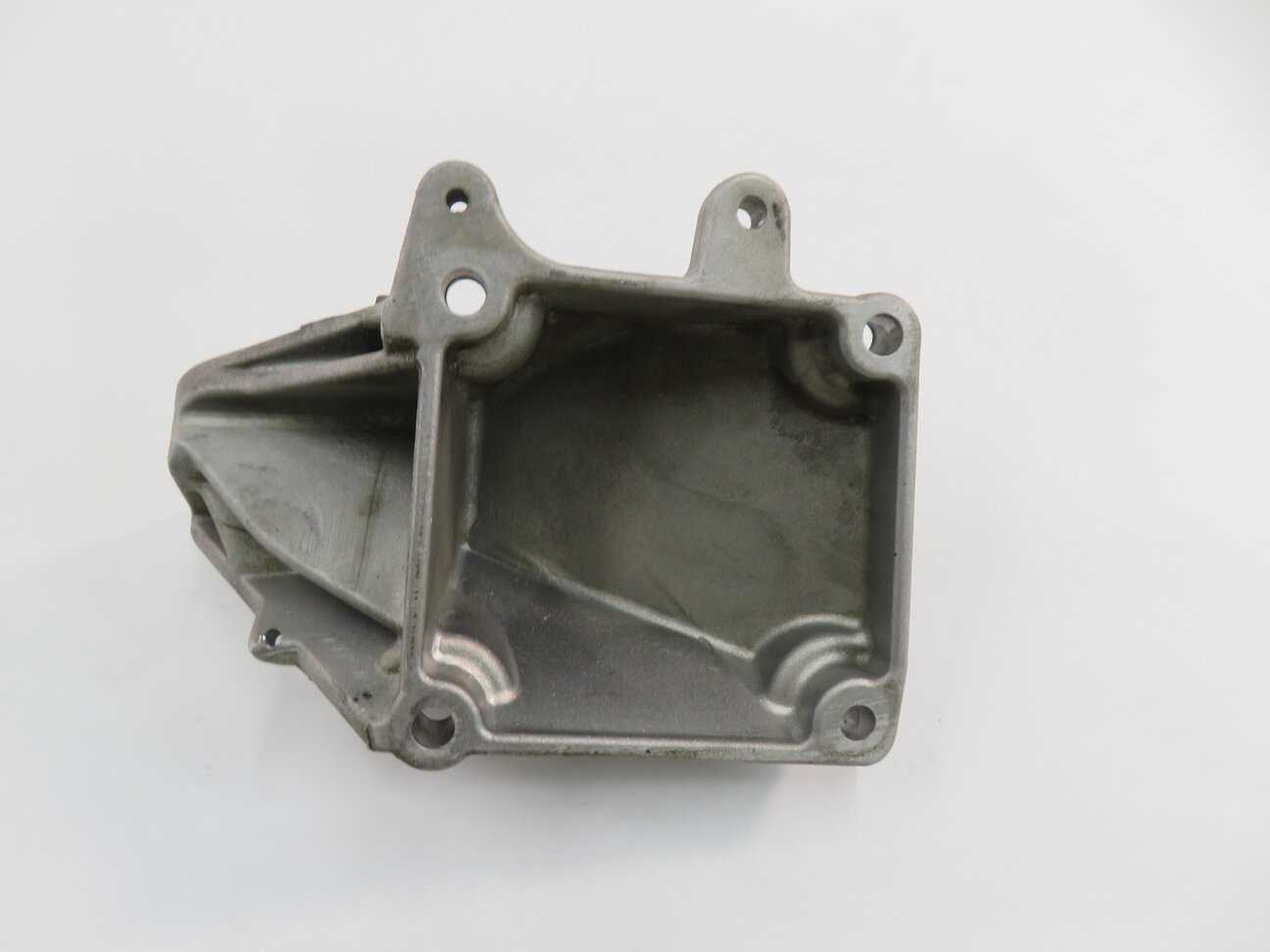 Thumbnail 6: 2013 MERCEDES GL450 (X166) 4.6L M278 ENGINE - RIGHT MOTOR MOUNT BRACKET