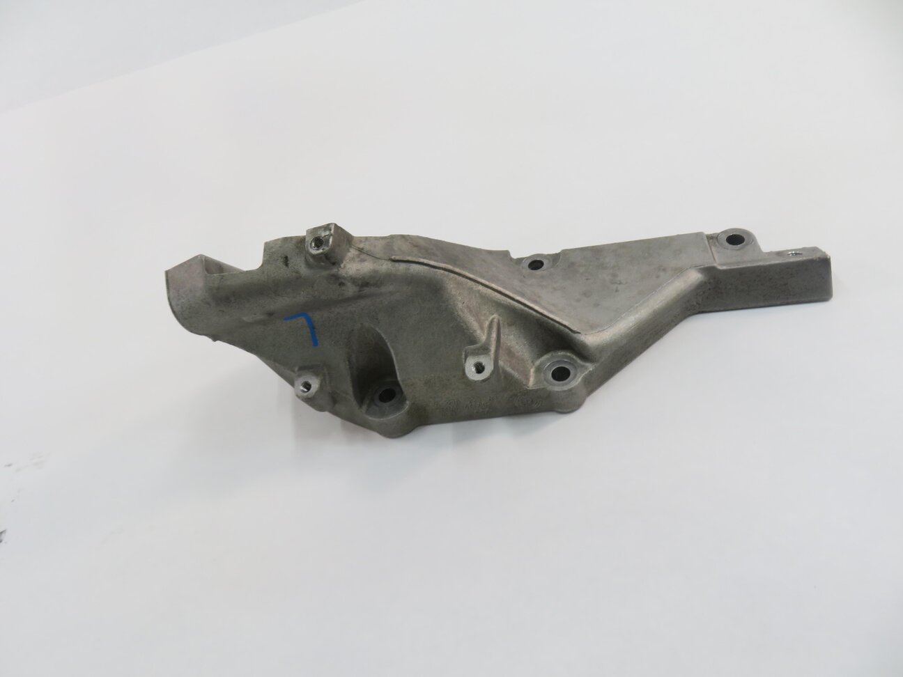 Thumbnail 2: 2013 MERCEDES GL450 (X166) 4.6L M278 ENGINE - LEFT MOTOR MOUNT BRACKET