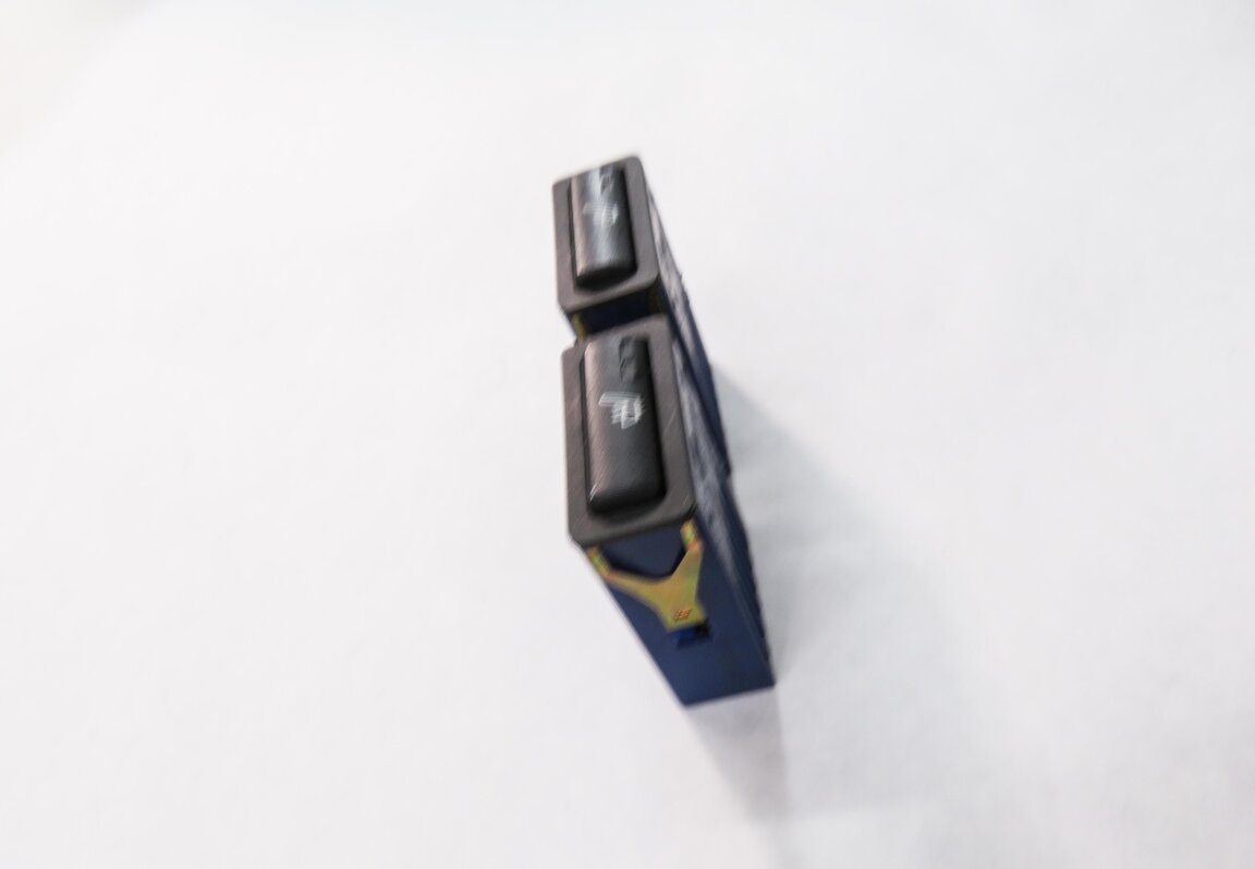 Thumbnail 3: 2006 RANGE ROVER (L322) HEATED SEAT SWITCH BUTTON SET