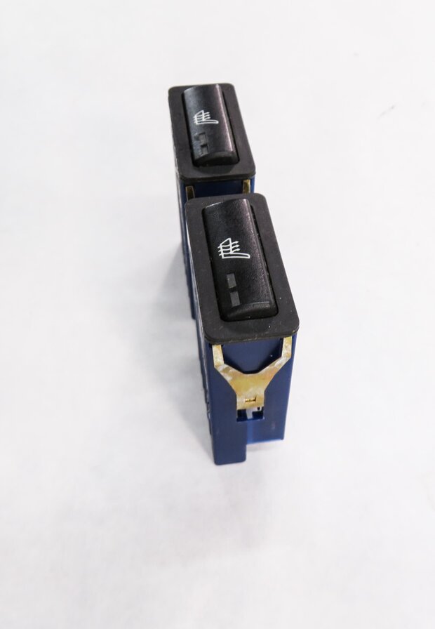 Thumbnail 4: 2006 RANGE ROVER (L322) HEATED SEAT SWITCH BUTTON SET