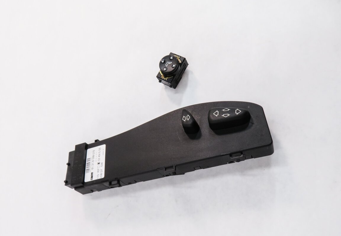 Thumbnail 3: 2006 RANGE ROVER (L322) RIGHT FRONT PASSENGER SEAT ADJUSTMENT SWITCH BUTTON