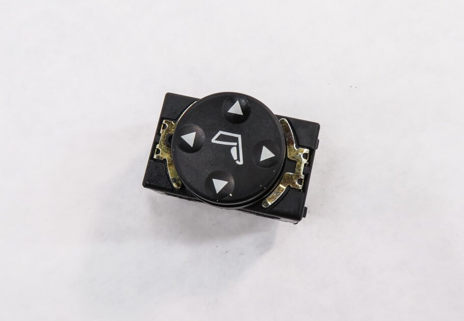 Thumbnail 5: 2006 RANGE ROVER (L322) RIGHT FRONT PASSENGER SEAT ADJUSTMENT SWITCH BUTTON