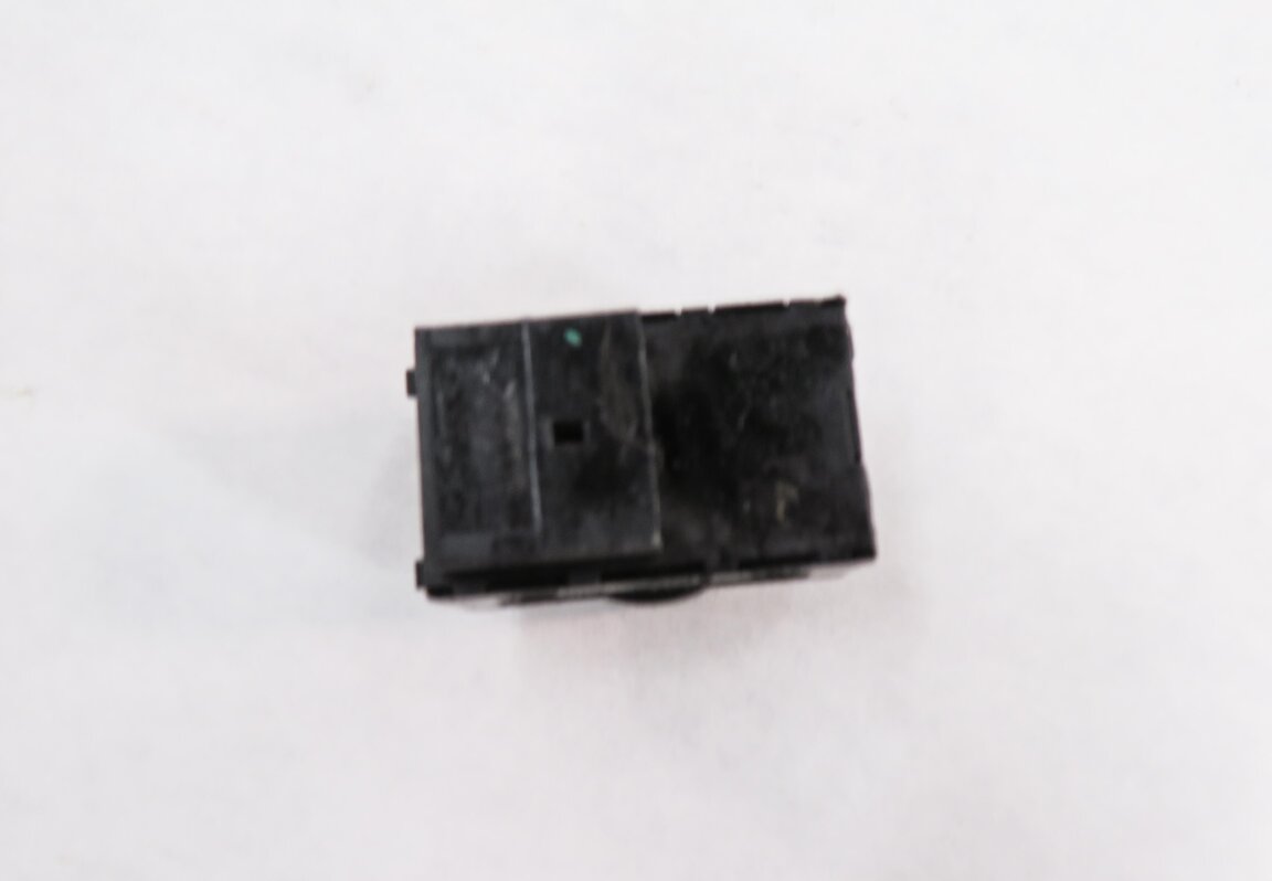 Thumbnail 6: 2006 RANGE ROVER (L322) RIGHT FRONT PASSENGER SEAT ADJUSTMENT SWITCH BUTTON