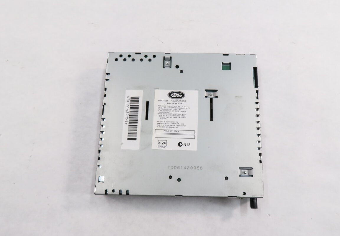 Thumbnail 2: 2005-2009 RANGE ROVER (L322) RADIO STEREO AM/FM RECEIVER (w/ REAR ENTERTAINMENT)