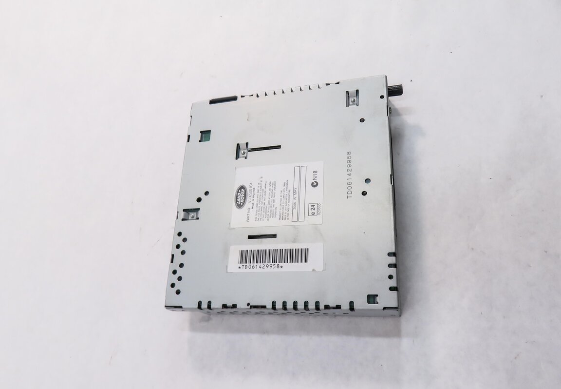 Thumbnail 3: 2005-2009 RANGE ROVER (L322) RADIO STEREO AM/FM RECEIVER (w/ REAR ENTERTAINMENT)