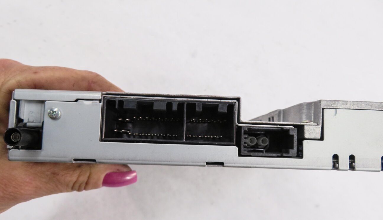 Thumbnail 7: 2005-2009 RANGE ROVER (L322) RADIO STEREO AM/FM RECEIVER (w/ REAR ENTERTAINMENT)