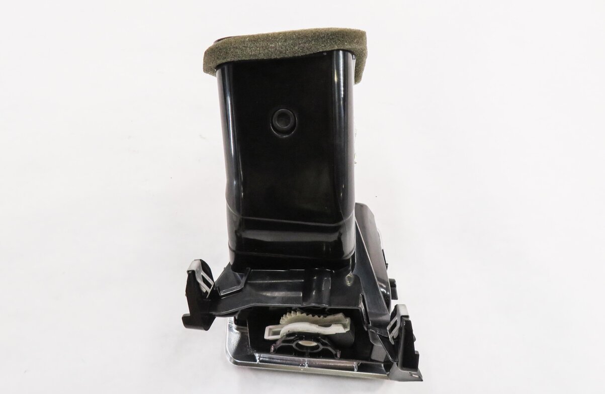 Thumbnail 6: 2012 RANGE ROVER SPORT (L320) RIGHT PASSENGER OUTER DASH HEATER A/C AIR VENT