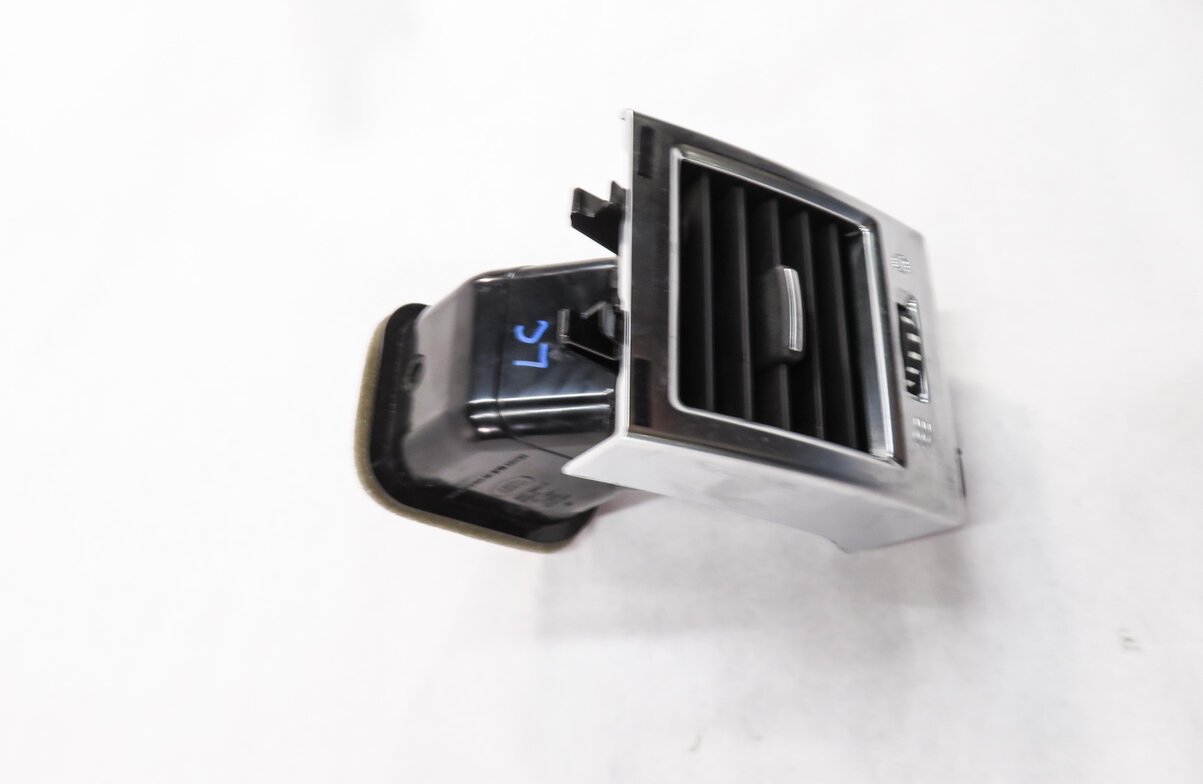 Thumbnail 3: 2012 RANGE ROVER SPORT (L320) LEFT DRIVER CENTER DASH HEATER A/C AIR VENT