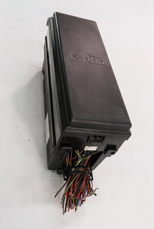 Thumbnail 3: 2010-2013 RANGE ROVER SPORT (L320) 5.0L AJ133 SUPERCHARGED V8 ENGINE FUSE BOX
