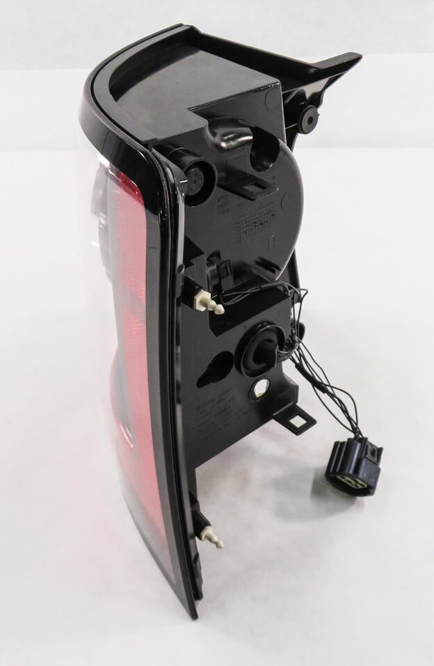 Thumbnail 6: 2012-2013 RANGE ROVER SPORT (L320) RIGHT PASSENGER TAILLIGHT BRAKE LIGHT LAMP