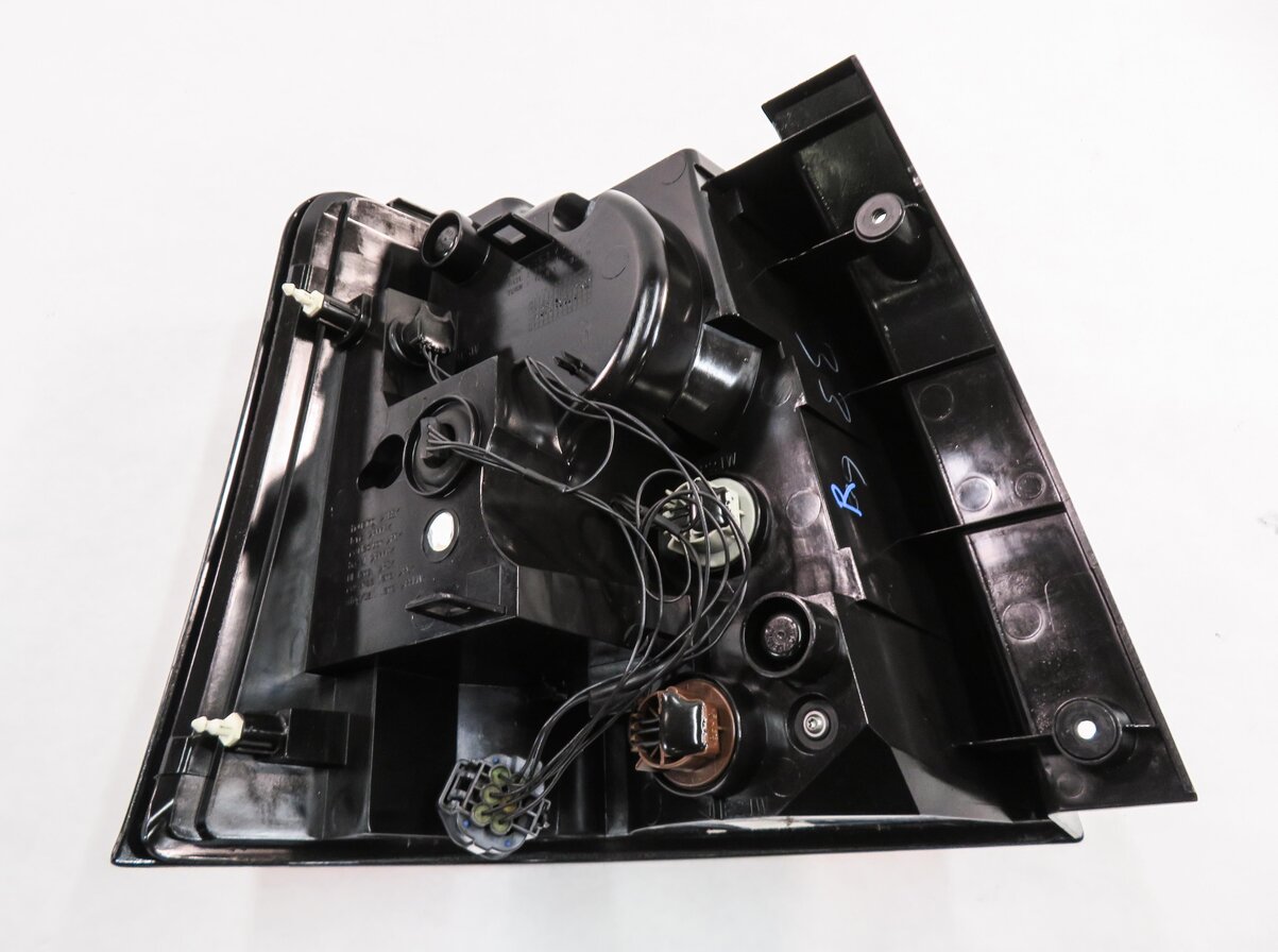Thumbnail 7: 2012-2013 RANGE ROVER SPORT (L320) RIGHT PASSENGER TAILLIGHT BRAKE LIGHT LAMP