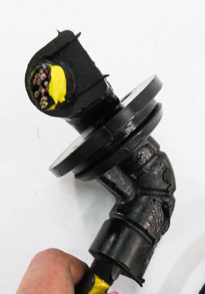 Thumbnail 6: 2015 BMW 335i (F30) REAR PDC PARK DISTANCE SENSOR SET w/ HARNESS (ALPINE WHITE)