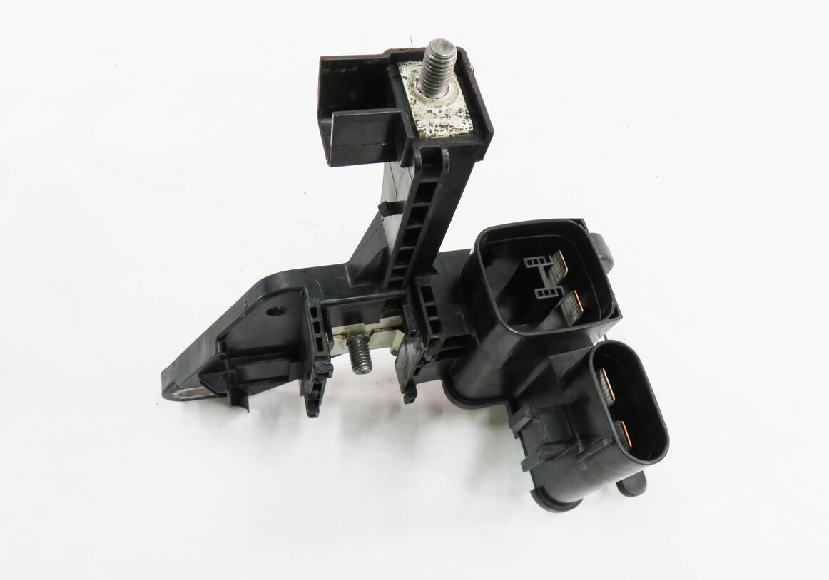 Thumbnail 5: 2015 BMW 335i (F30) BATTERY JUMP POST TERMINAL