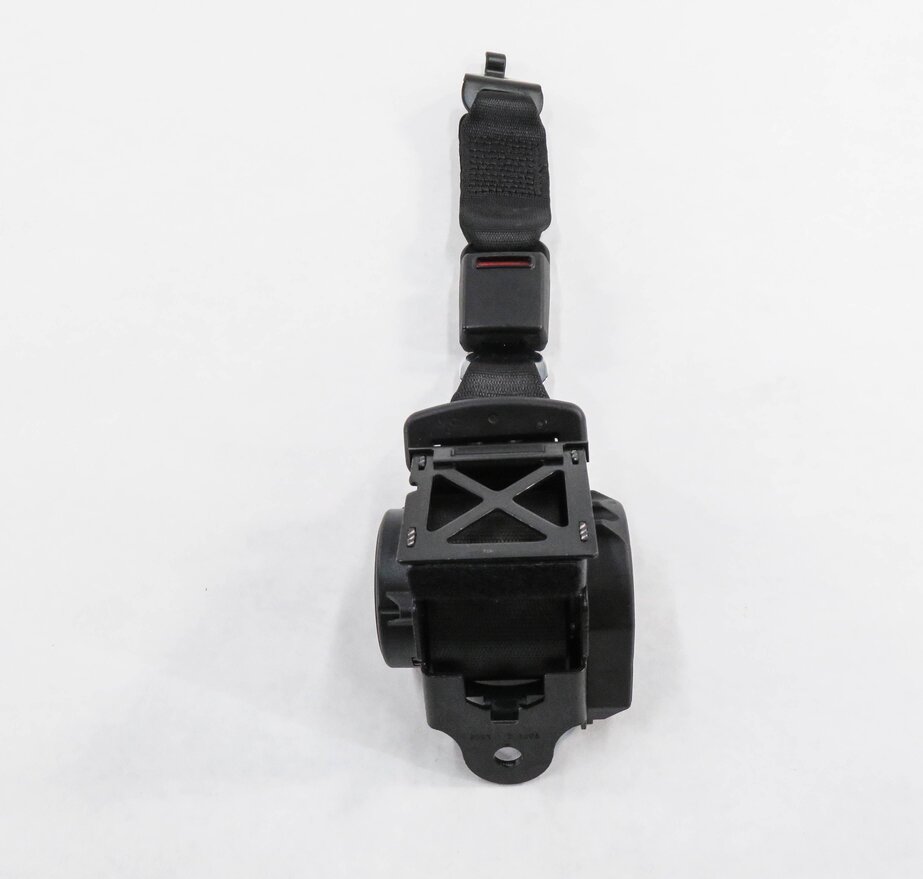Thumbnail 5: 2015 BMW 335i (F30) REAR SEAT - CENTER SEATBELT RETRACTOR (BLACK)