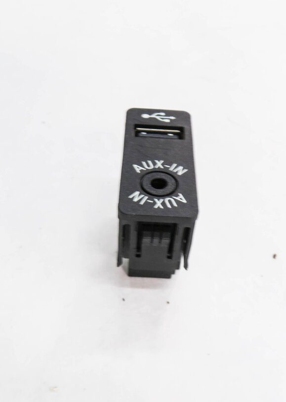 Thumbnail 4: 2015 BMW 335i (F30) RADIO STEREO AUX AUXILIARY AUDIO IN INPUT JACK w/ USB