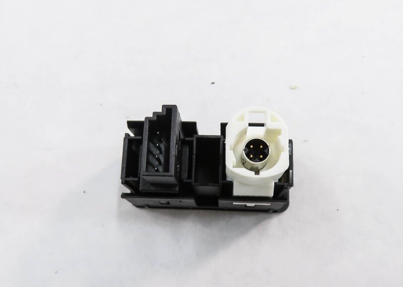 Thumbnail 6: 2015 BMW 335i (F30) RADIO STEREO AUX AUXILIARY AUDIO IN INPUT JACK w/ USB