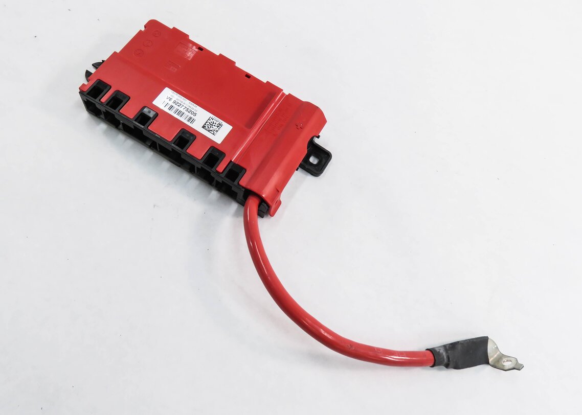 2015 BMW 335i (F30) POSITIVE BATTERY POWER DISTRIBUTION FUSE PLATE