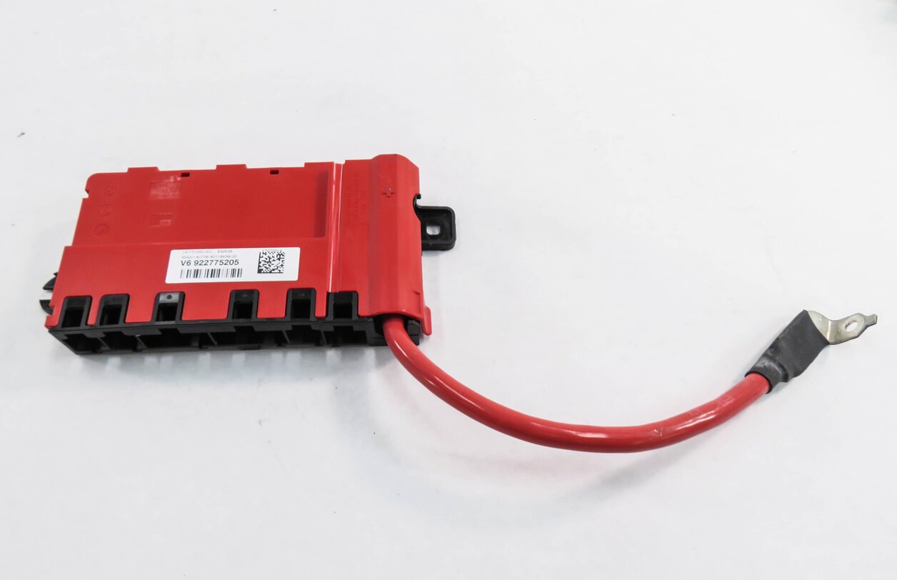 Thumbnail 2: 2015 BMW 335i (F30) POSITIVE BATTERY POWER DISTRIBUTION FUSE PLATE