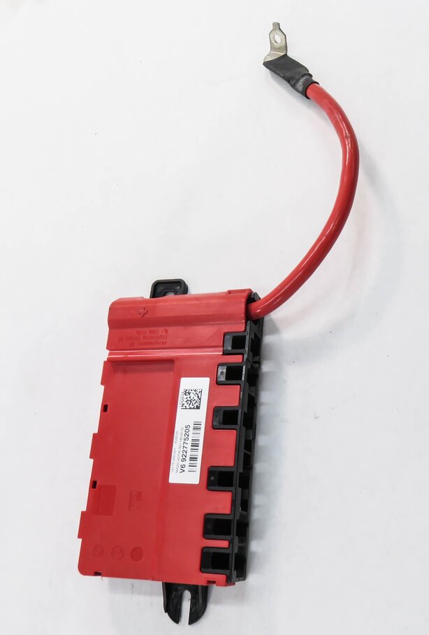 Thumbnail 3: 2015 BMW 335i (F30) POSITIVE BATTERY POWER DISTRIBUTION FUSE PLATE