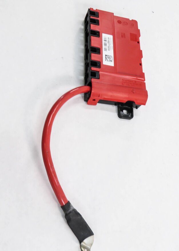 Thumbnail 4: 2015 BMW 335i (F30) POSITIVE BATTERY POWER DISTRIBUTION FUSE PLATE