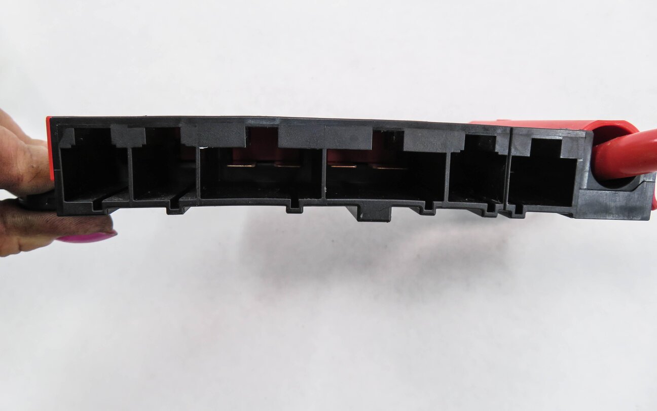 Thumbnail 6: 2015 BMW 335i (F30) POSITIVE BATTERY POWER DISTRIBUTION FUSE PLATE
