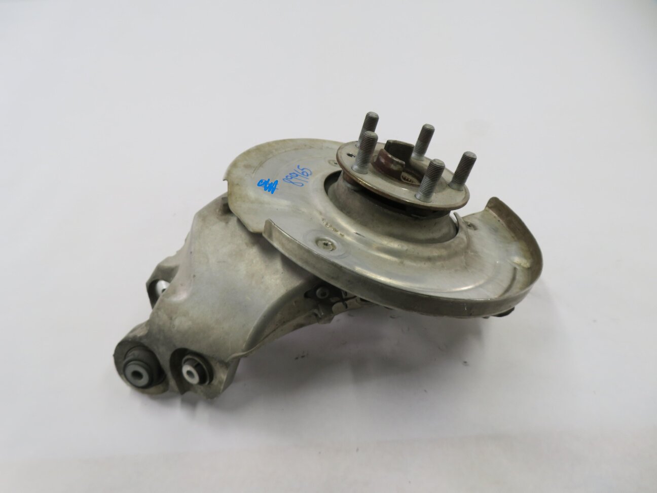 Thumbnail 2: 2015-2019 LAND ROVER DISCOVERY SPORT (L550) LEFT DRIVER REAR SPINDLE KNUCKLE HUB