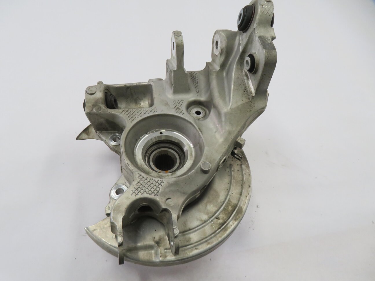 Thumbnail 4: 2015-2019 LAND ROVER DISCOVERY SPORT (L550) LEFT DRIVER REAR SPINDLE KNUCKLE HUB