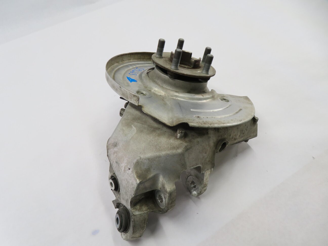 Thumbnail 2: 2015-2019 LAND ROVER DISCOVERY SPORT (L550) RIGHT PASSENGER REAR SPINDLE KNUCKLE