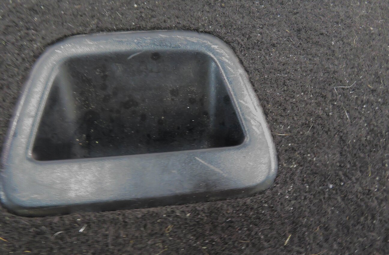 Thumbnail 8: 2017 LAND ROVER DISCOVERY SPORT (L550) REAR SPARE TIRE COVER TRIM w/ 3rd ROW