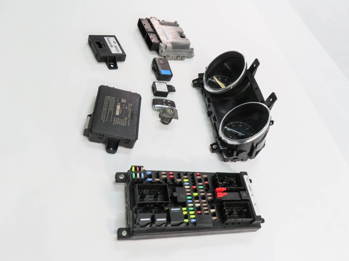 Thumbnail 13: 2017 LAND ROVER DISCOVERY SPORT (L550) 2.0L TURBO ENGINE ECM BCM MODULE KEY SET