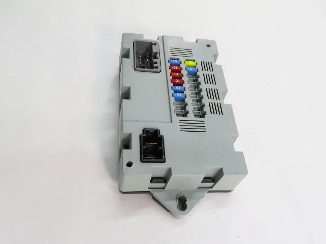 Thumbnail 4: 2017 LAND ROVER DISCOVERY SPORT (L550) REAR TRUNK FUSE BOX