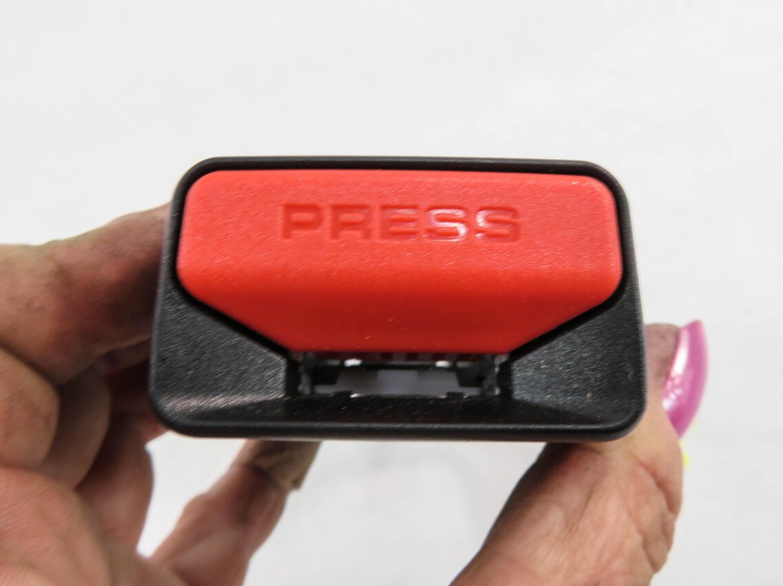 Thumbnail 6: 2017 LAND ROVER DISCOVERY SPORT (L550) REAR 3rd ROW - RIGHT SEATBELT RECEIVER