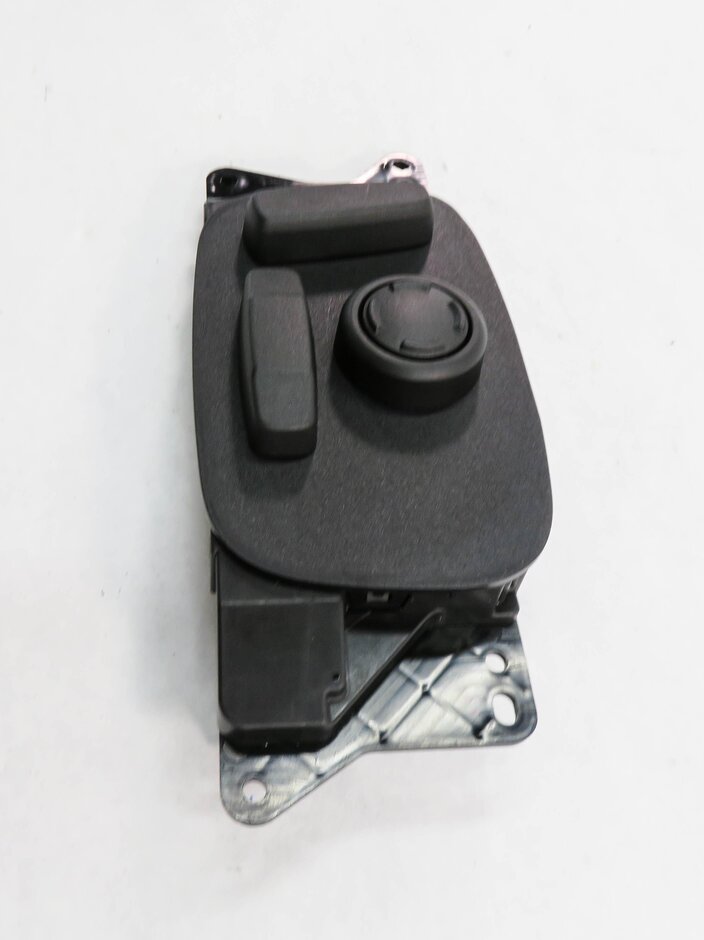 Thumbnail 4: 2017 LAND ROVER DISCOVERY SPORT (L550) RIGHT FRONT PASSENGER SEAT SWITCH