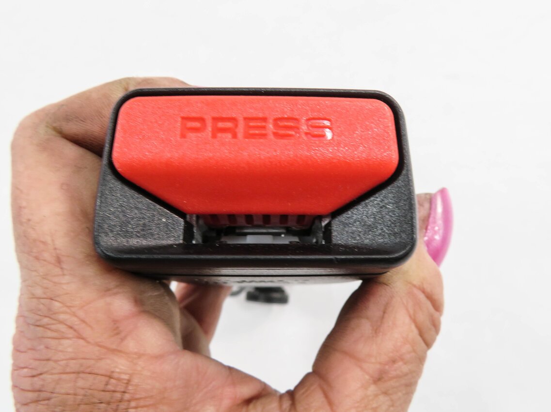 Thumbnail 6: 2017 LAND ROVER DISCOVERY SPORT (L550) REAR 3rd ROW - LEFT SEATBELT RECEIVER