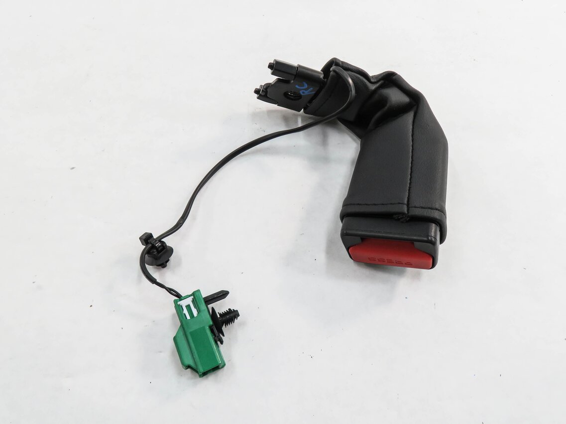 Thumbnail 5: 2017 LAND ROVER DISCOVERY SPORT (L550) REAR 2nd ROW - CENTER SEATBELT RECEIVER
