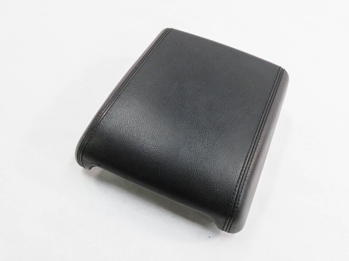 Thumbnail 1: 2015-2019 DISCOVERY SPORT (L550) FRONT CENTER CONSOLE ARMREST LID (BLACK)