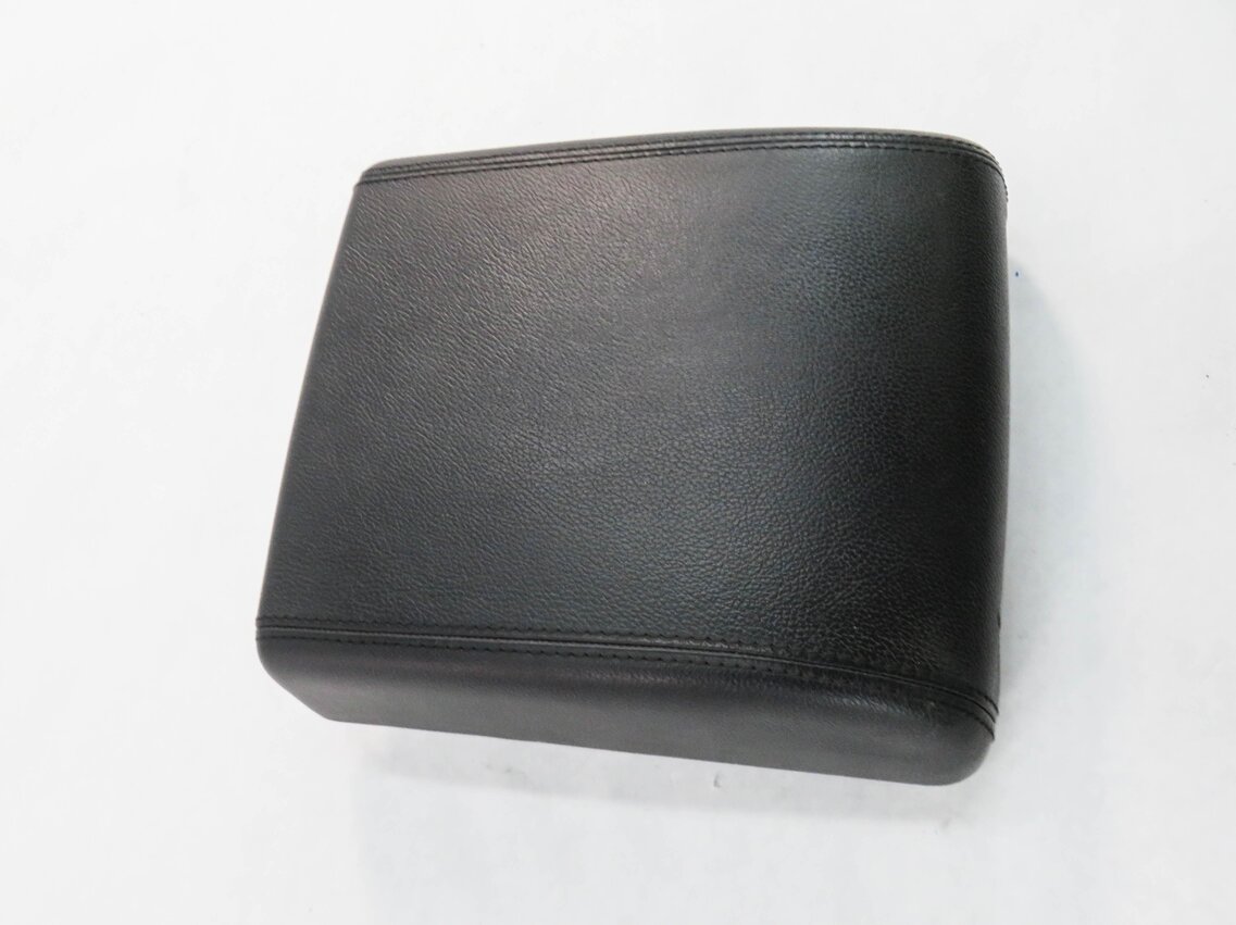 Thumbnail 3: 2015-2019 DISCOVERY SPORT (L550) FRONT CENTER CONSOLE ARMREST LID (BLACK)