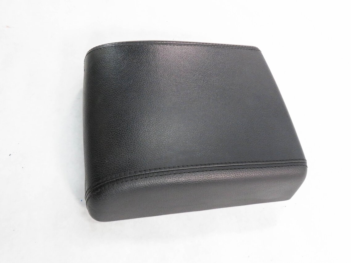 Thumbnail 4: 2015-2019 DISCOVERY SPORT (L550) FRONT CENTER CONSOLE ARMREST LID (BLACK)