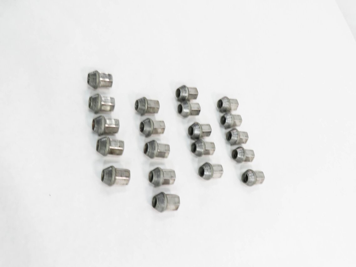 Thumbnail 4: 2008-2020 LAND ROVER LR2 DISCOVERY SPORT RANGE ROVER EVOQUE VALAR - LUG NUT SET