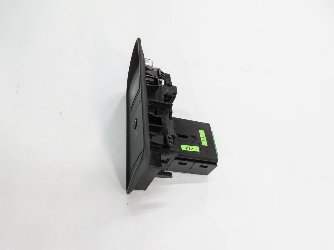 Thumbnail 4: 2017 LAND ROVER DISCOVERY SPORT (L550) REAR HATCH RELEASE DIMMER SWITCH BUTTON