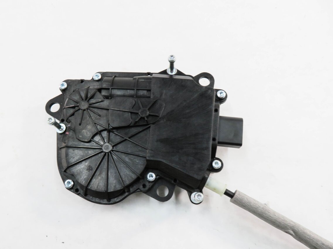 Thumbnail 7: 2017 LAND ROVER DISCOVERY SPORT (L550) REAR TRUNK SOFT CLOSE ACTUATOR MOTOR