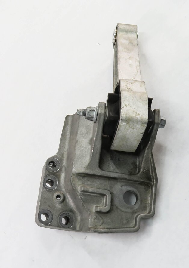 Thumbnail 3: 2017 LAND ROVER DISCOVERY SPORT (L550) 2.0L TURBO - UPPER ENGINE MOUNT BRACKET