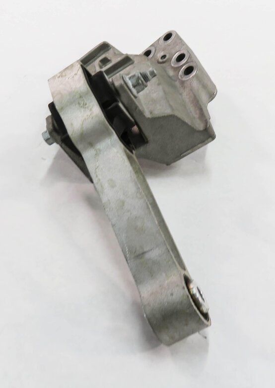 Thumbnail 4: 2017 LAND ROVER DISCOVERY SPORT (L550) 2.0L TURBO - UPPER ENGINE MOUNT BRACKET